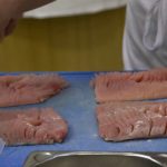 Gebackenes Karpfenfilet in Mohnpanade mit Erdäpfel-Vogerlsalat