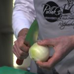 Grießknödel mit Zwiebelragout und Butter-Brösel