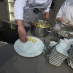 Grießknödel mit Zwiebelragout und Butter-Brösel