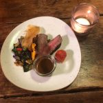 Tomahawk-Steak mit Bärlauch-Grillgemüse und Pfeffersauce