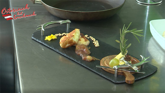 Camembert im Strudelteig mit Traubenchutney
